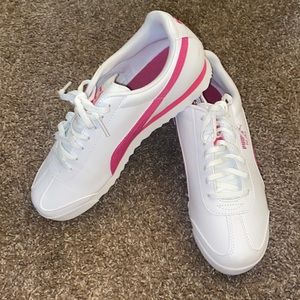 🌺Women’s Pumas🌺